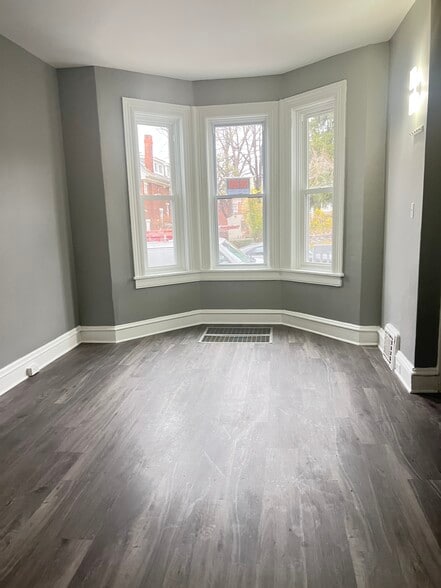 Living room - 1807 Market St