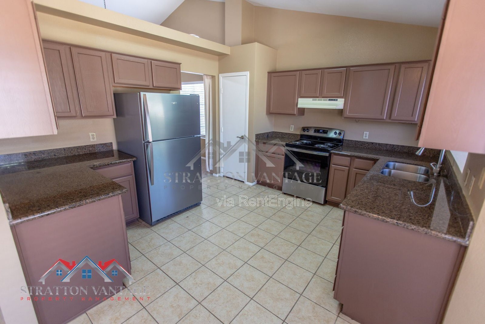 Building Photo - 3950 W Saragosa St
