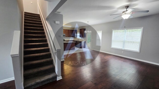 Building Photo - 208 Persian Ivy Way