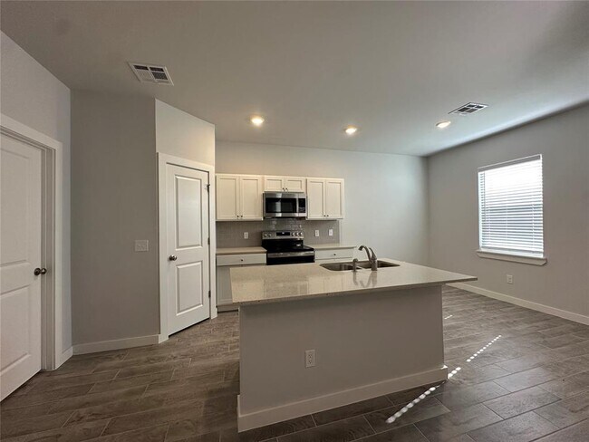 Building Photo - 17940 Lantana Loop