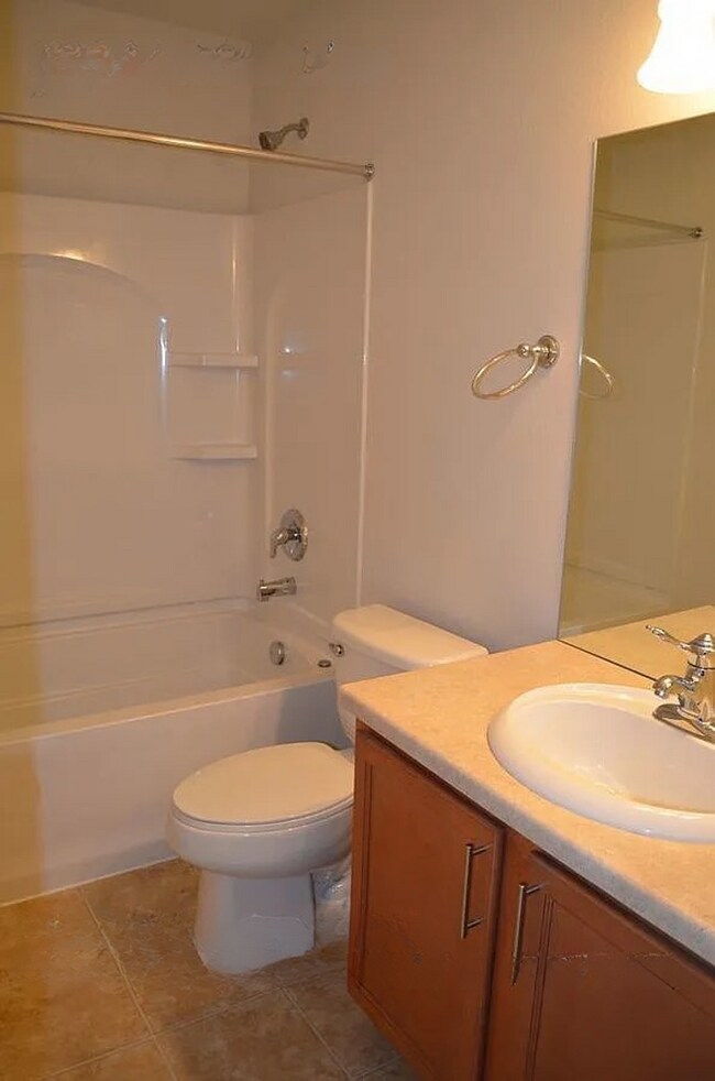 Building Photo - 2 bedroom townhome nestled in the heart of Fountain.