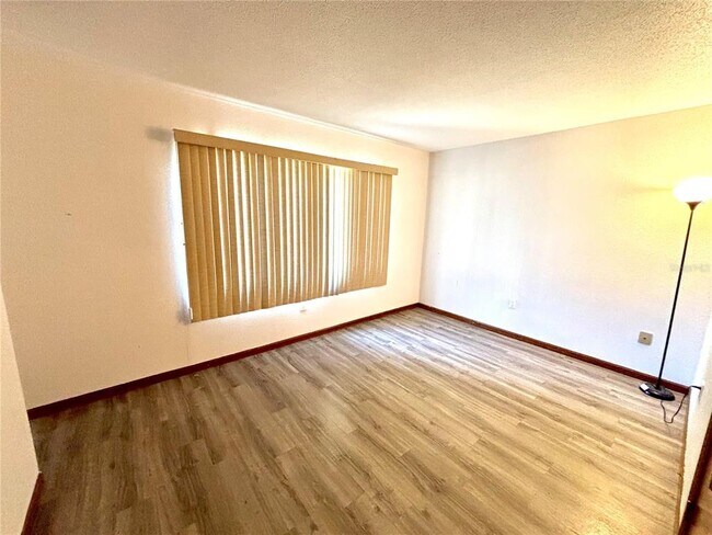 Building Photo - 5419 Twin Palms Rd