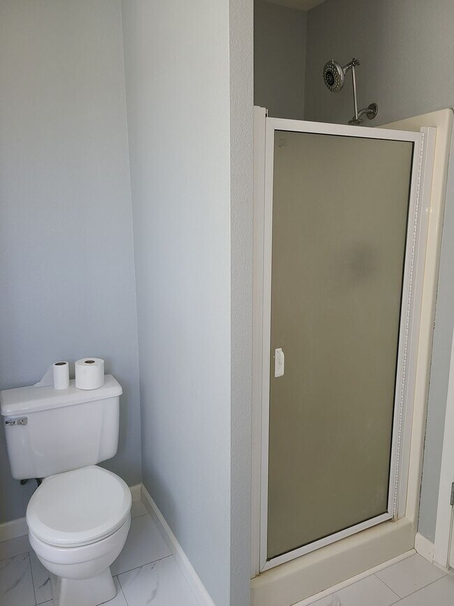 Building Photo - Beautiful Updated 3 bedroom 2.5 bath Hayde...