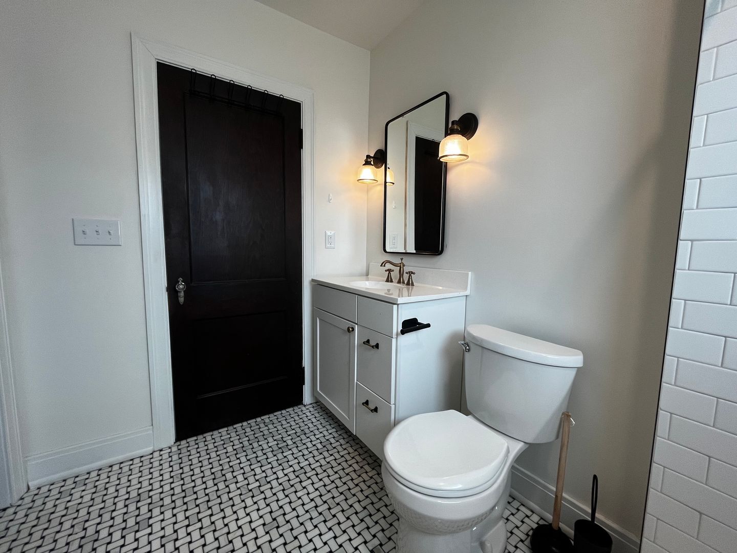 Building Photo - 2706 Waynewood Dr