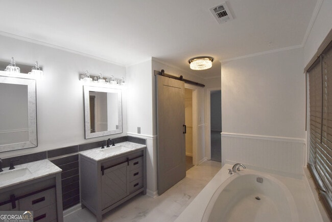 Building Photo - 98 Woodvalley Dr