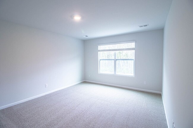 Building Photo - Amazing new community in Bloomingdale
