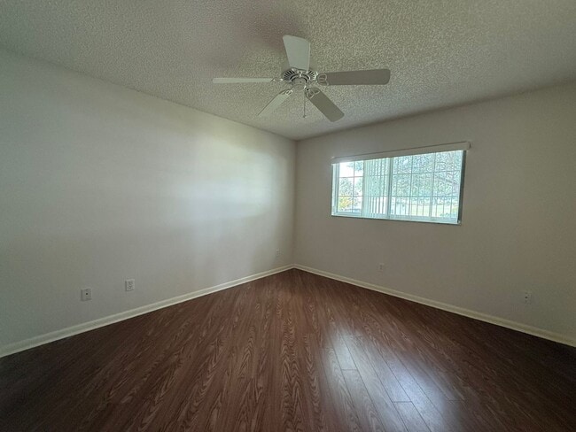 Building Photo - TEMPORARY PRICE DROP.... MOVE IN BY THE 1 ...