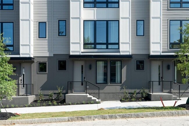 Building Photo - 1160 Ormewood Ave SE