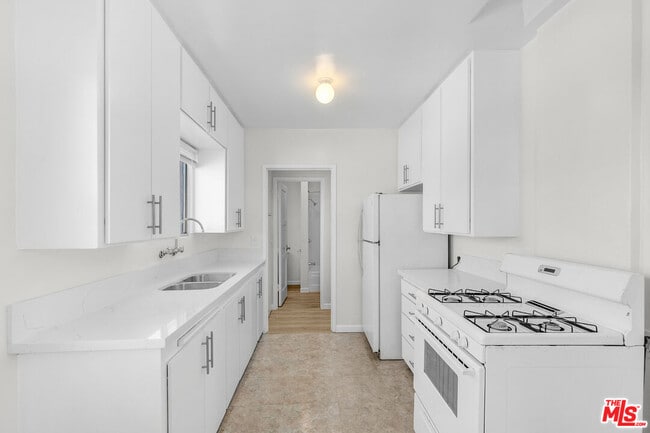 Building Photo - 1042 Sonora Ave