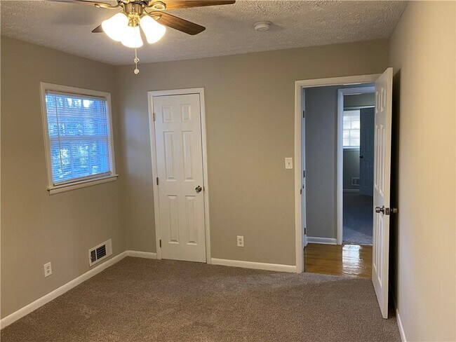 Building Photo - 2057 Willamette Way