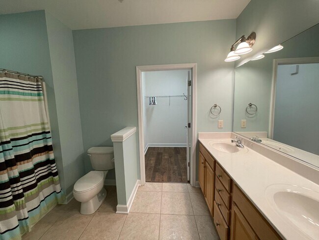 Building Photo - 908 Resort Cir
