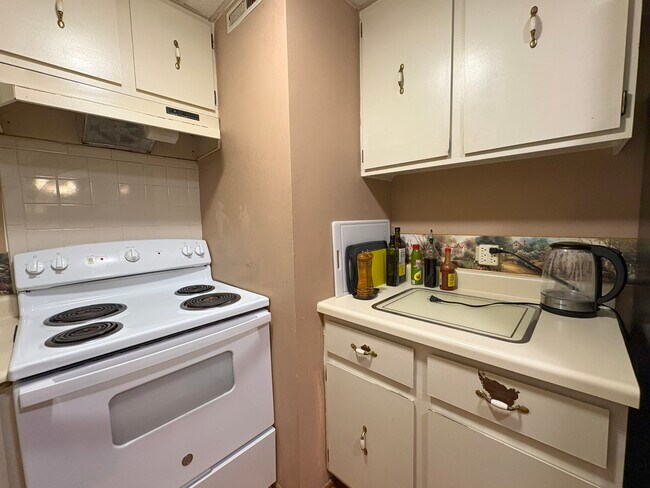 Building Photo - 3854 S Parkway Dr