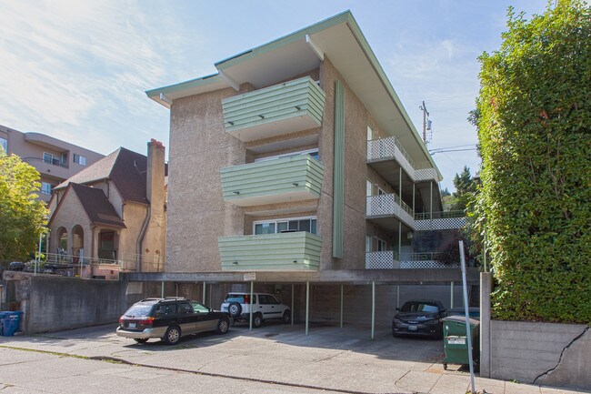 Building Photo - 2144 Waverly Pl N