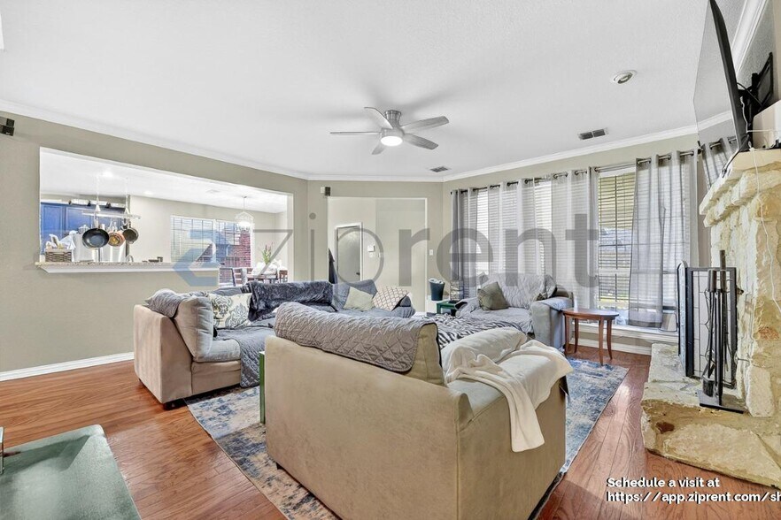 Building Photo - 6501 Amesbury Ln