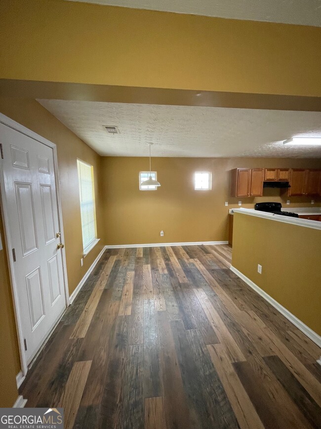 Building Photo - 363 Arrowhead Dr
