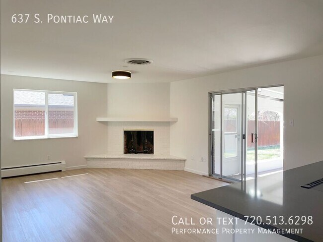 Building Photo - 637 S Pontiac Way