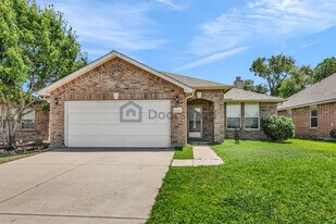 Building Photo - 12744 Northern Pine Dr
