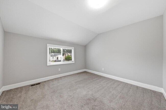Building Photo - 3524 Meadowside Ave
