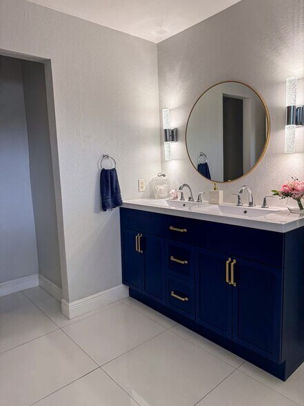 Building Photo - 7419 Tranquillo Way