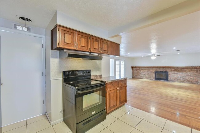 Building Photo - 1828 SE Lake Weir Ave