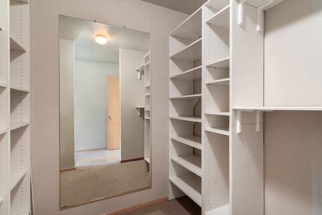 Building Photo - Columbia River View Condo - Hayden Island!