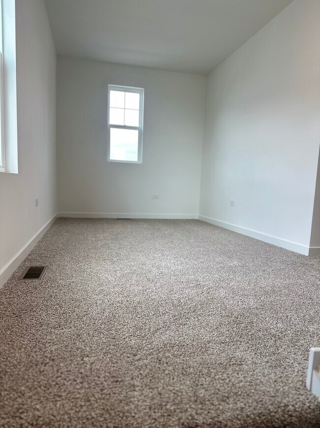 Building Photo - 2428 Semillon St