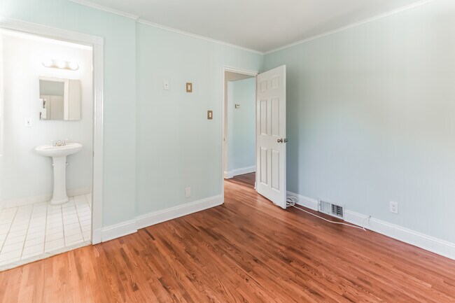 Building Photo - 1519 Boulevard