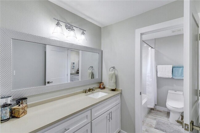 Building Photo - 713 Nomad Dr