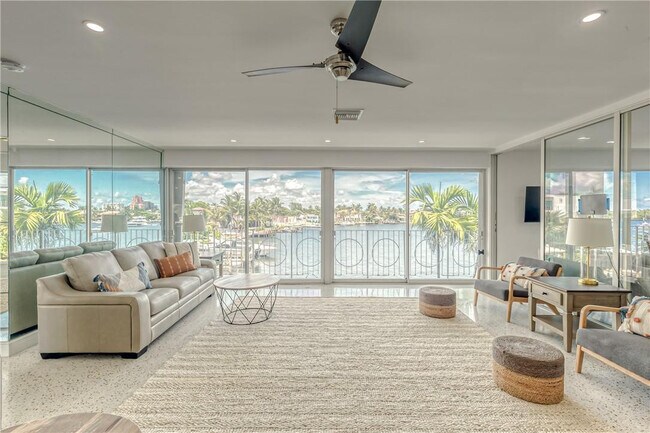 Building Photo - 2717 Yacht Club Blvd