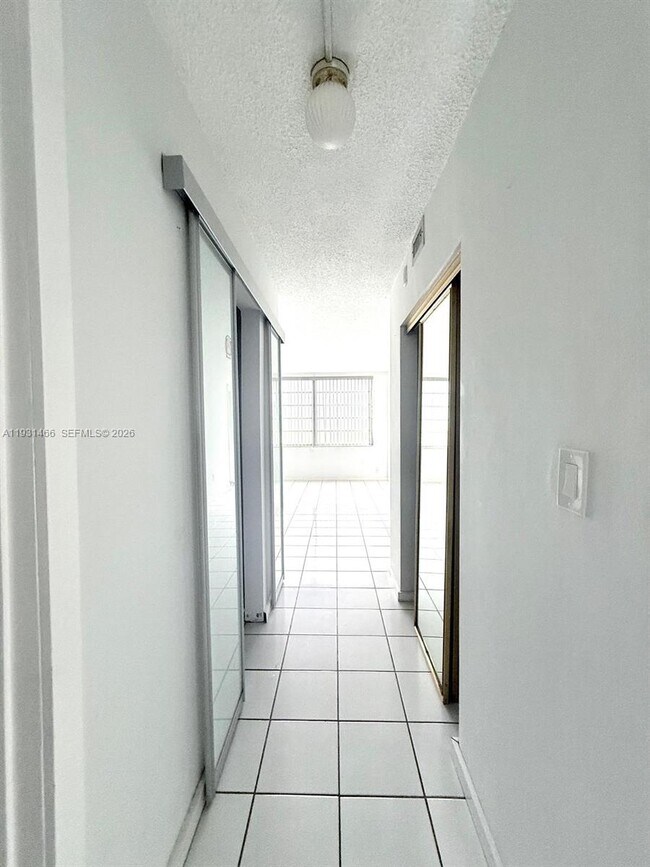 Building Photo - 1601 NE 191st St