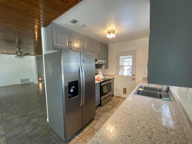 Building Photo - 1122 Rhonda Lee St