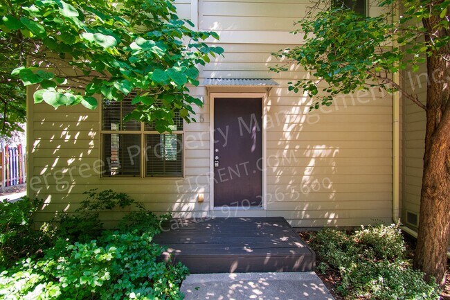 Building Photo - 318-320 W Myrtle