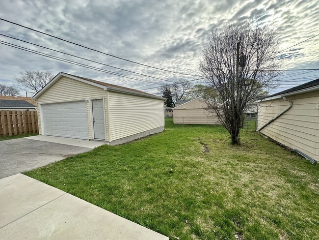 Building Photo - 1243 S Mitchell Ave