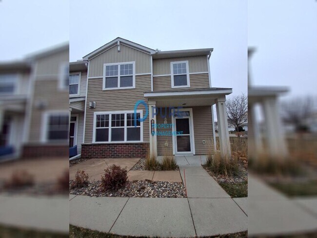 Primary Photo - Woodbury 3 BR /2 BA Pet friendly Townhouse...