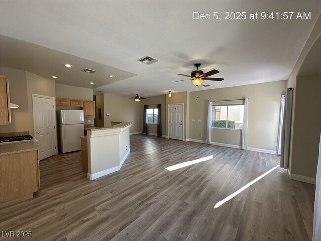 Building Photo - 3413 Robust Robin Pl