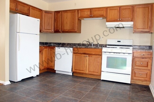 Building Photo - Desirable Southside Location!