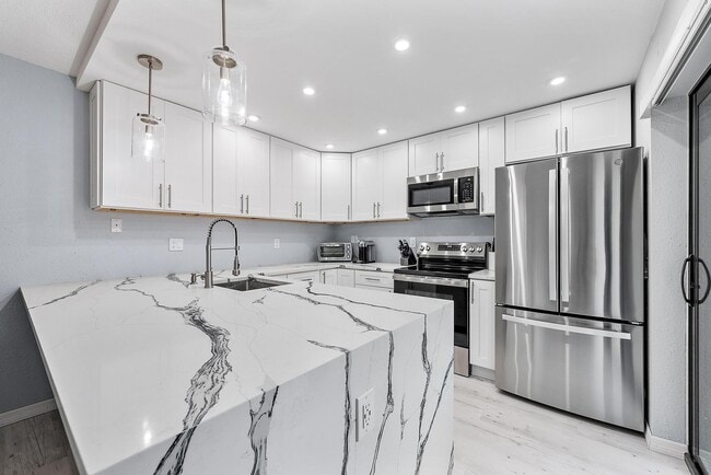 Building Photo - 2902 29th Ct