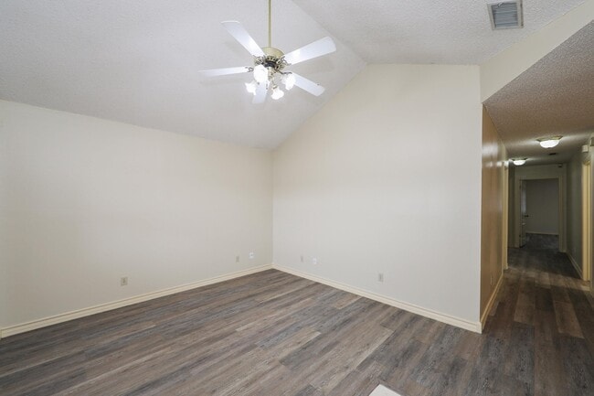 Building Photo - 607 Gale St