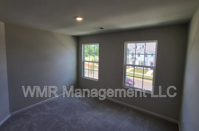 Building Photo - 15612 Country House St