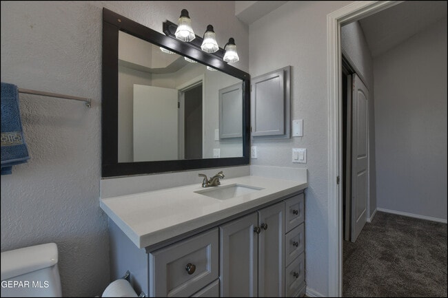 Building Photo - 609 Bristol Dr