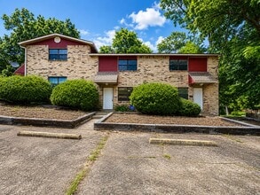 Building Photo - Remodeled 2 Bed/ 1.5 Bath Townhouse in Batesville!