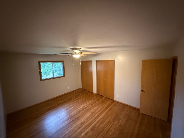 Building Photo - 542 S Newman Rd