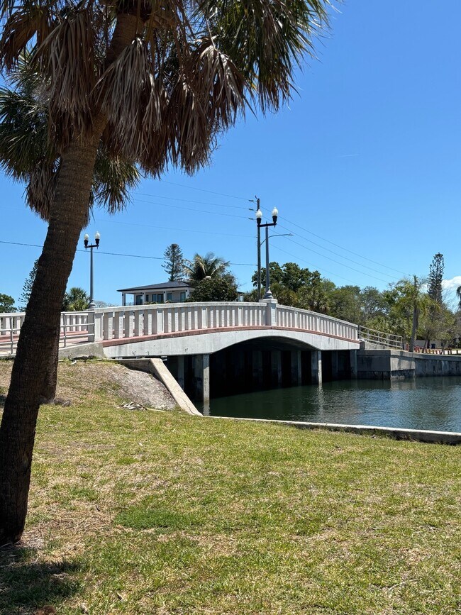 Building Photo - 172 38th Ave SE