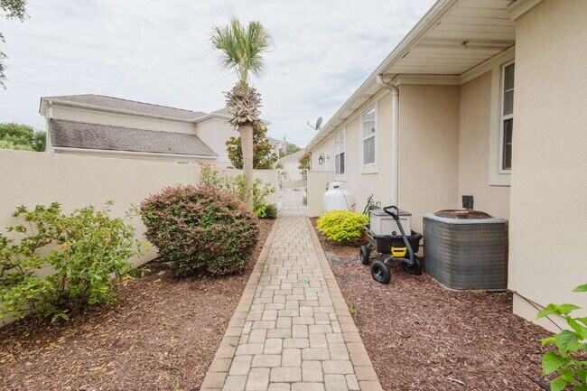 Building Photo - Furnished Home in NMB with Pool and Hot Tub