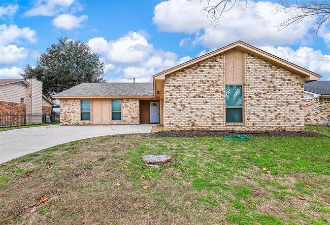 Building Photo - 2909 Lake Park Dr