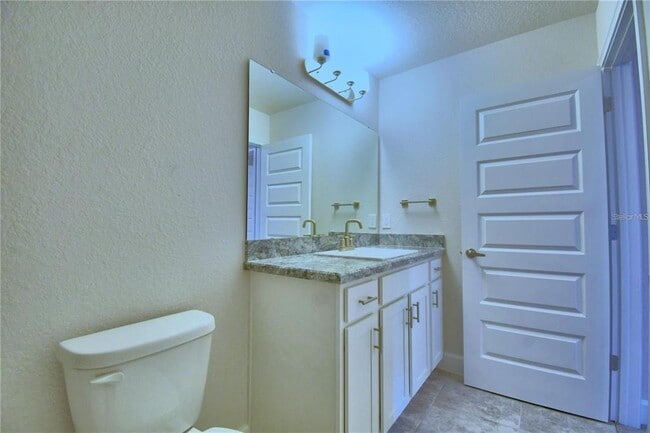 Building Photo - 906 Sofia Ln