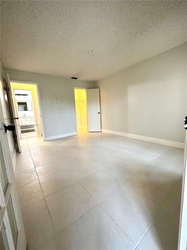 Building Photo - 3390 Pinewalk Dr N