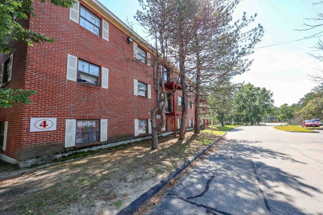 Building Photo - 12 East Side Dr