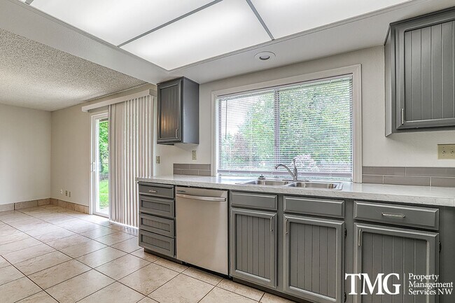 Building Photo - Fully Renovated 3 Bed 2 Bath Home in Mount...