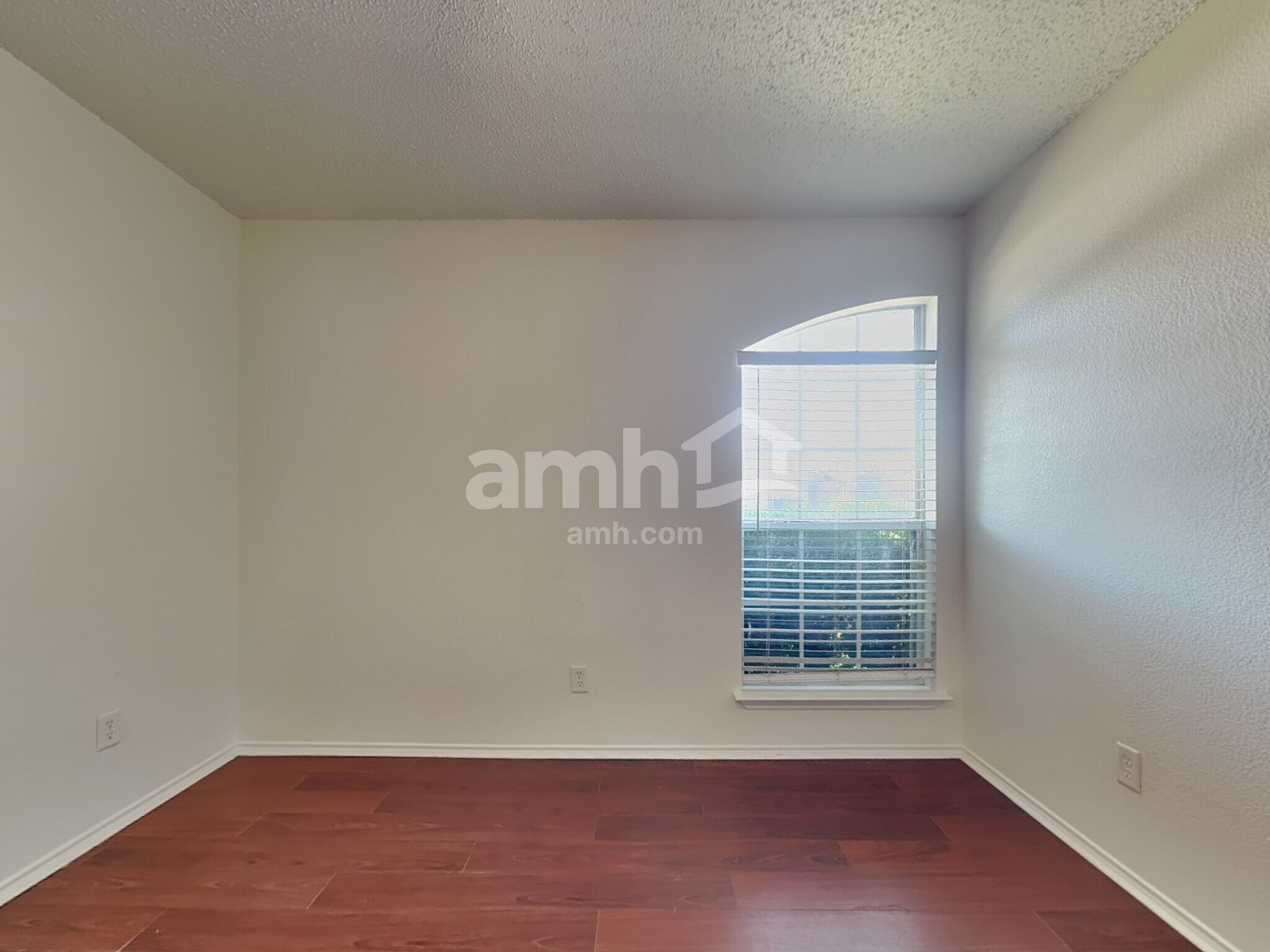 Building Photo - 818 La Sierra Ct